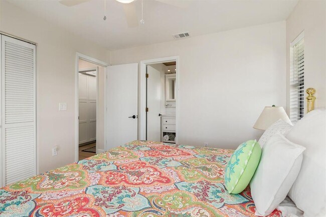 Building Photo - 9498 Alborado Rd