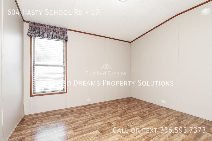 Building Photo - 604 Hasty School Rd