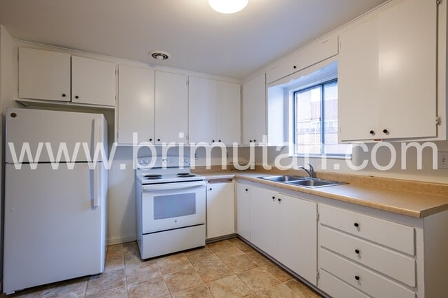 Building Photo - 3953-3955 Alberly Way