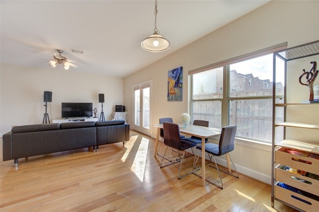 Building Photo - 3707 Main Poplar Dr