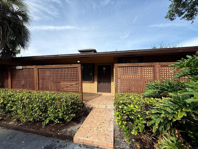 Primary Photo - 3084 Collin Dr