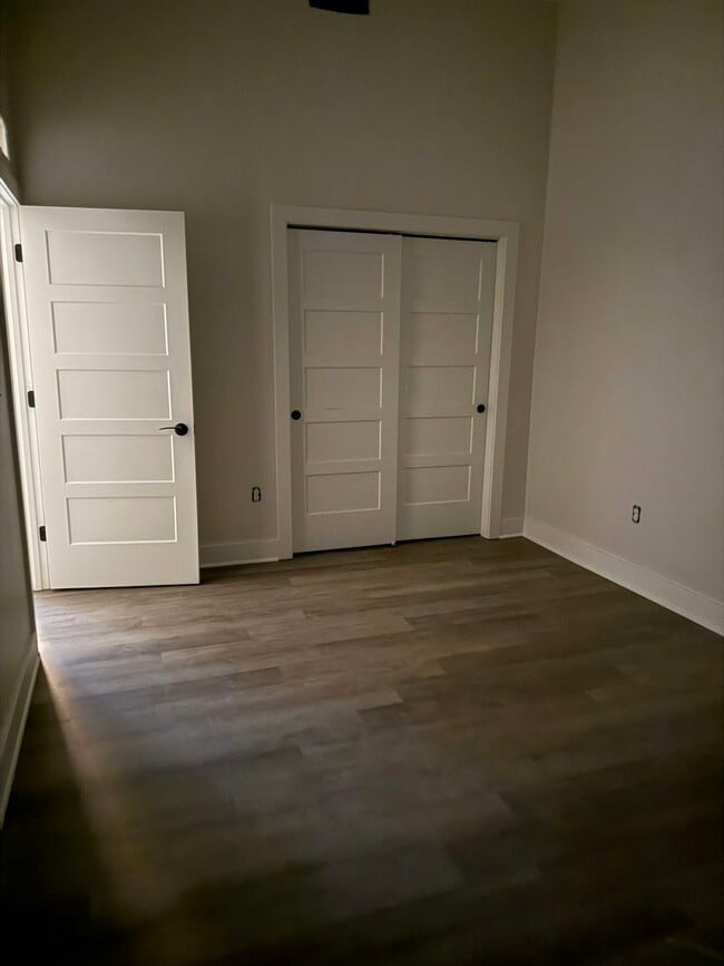 Building Photo - 106 E Erie St