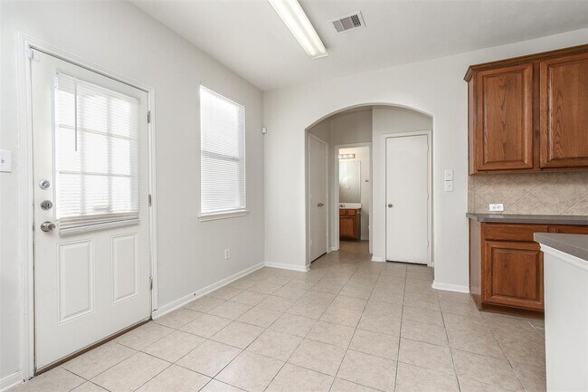 Building Photo - 6103 Menor Crest Dr