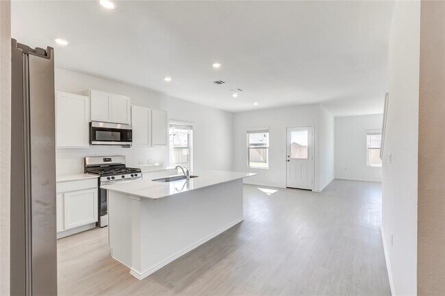 Building Photo - 102 Miglia St