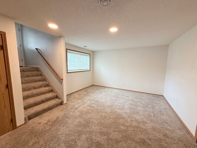 Building Photo - Spacious 4-Bedroom Home in South Fargo