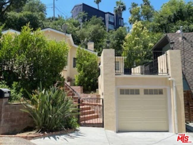 Building Photo - 3967 Oeste Ave
