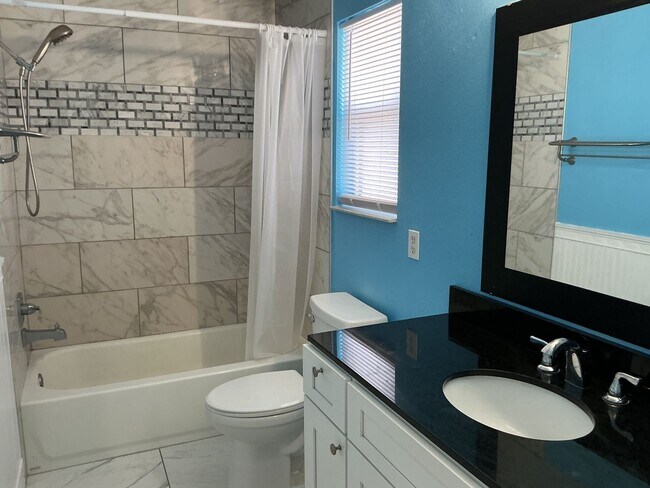 Building Photo - 212 Purslane Pass