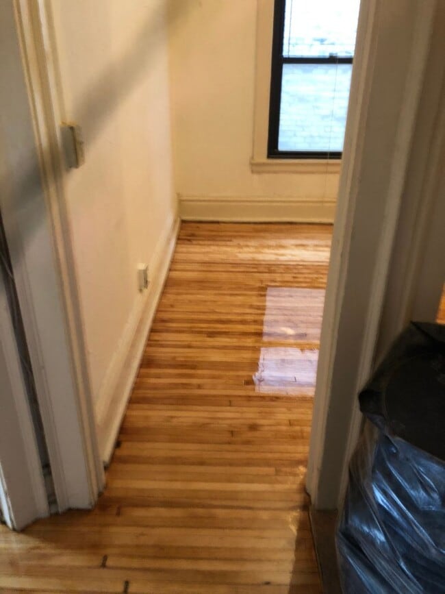 Building Photo - Downtown  2 bedroom Condo across from  St. Thomas close to MCTC, UMN, MCAD . New hardwood floors