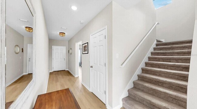 Building Photo - Spacious 5bed - With Amenities!