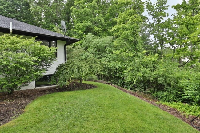 Building Photo - 668 Eagle Ridge
