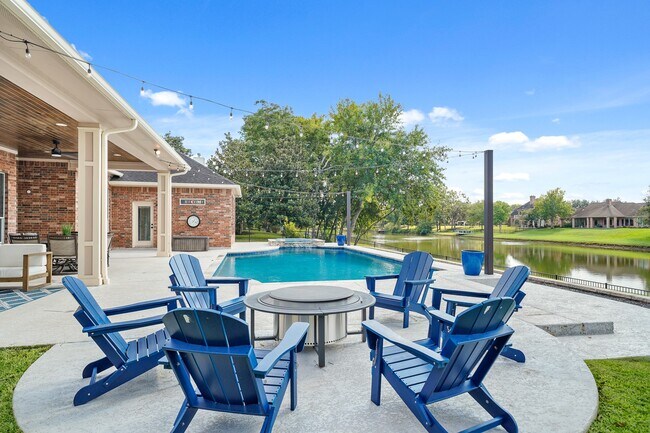 Building Photo - 4703 Oxbow Cir W