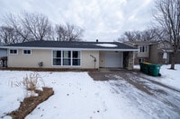 Building Photo - 5924 Idaho Ave N