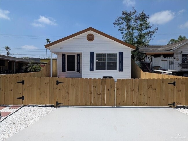 Primary Photo - 209 N Kansas Ave