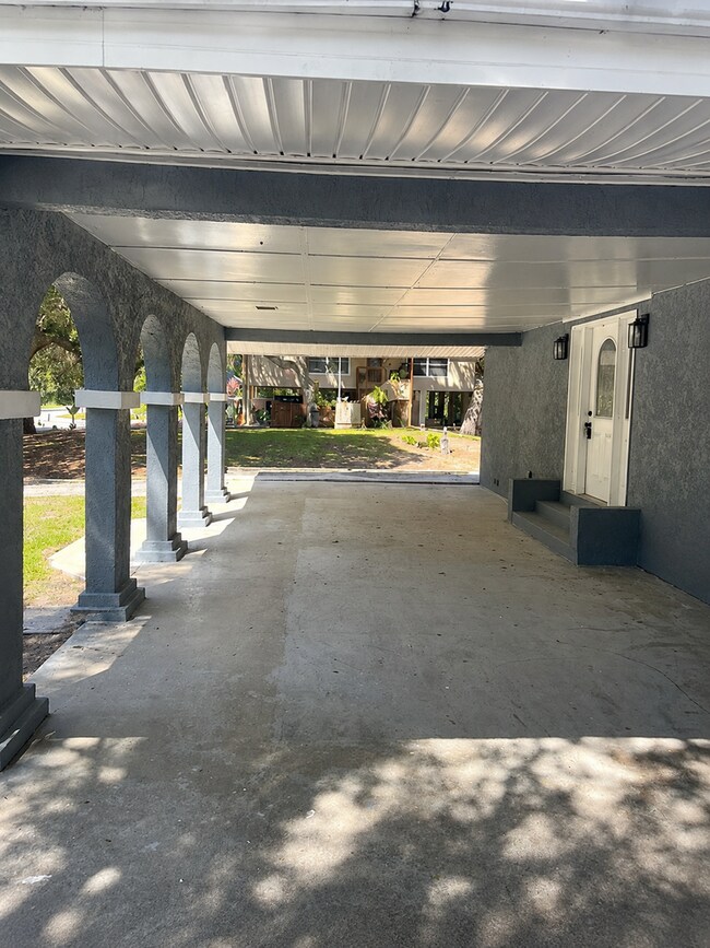 Building Photo - 3498 Riverdale Dr