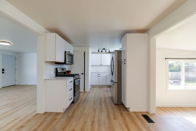 Building Photo - **Comfortable Oak Harbor Rambler Available...