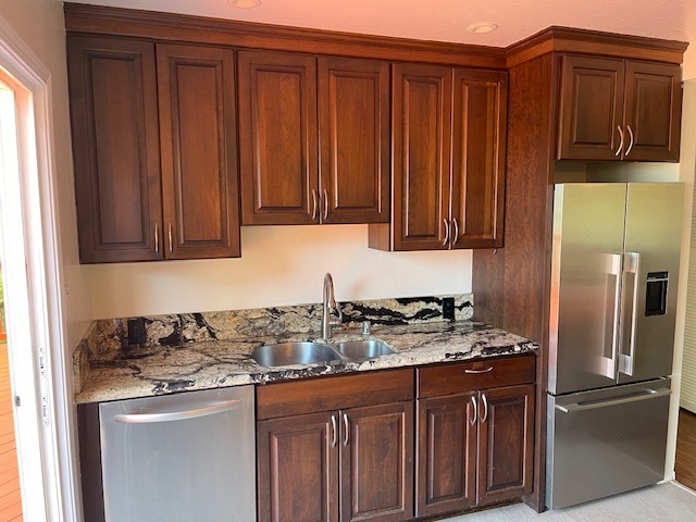 Kitchen - 1037 Monte Verde Dr
