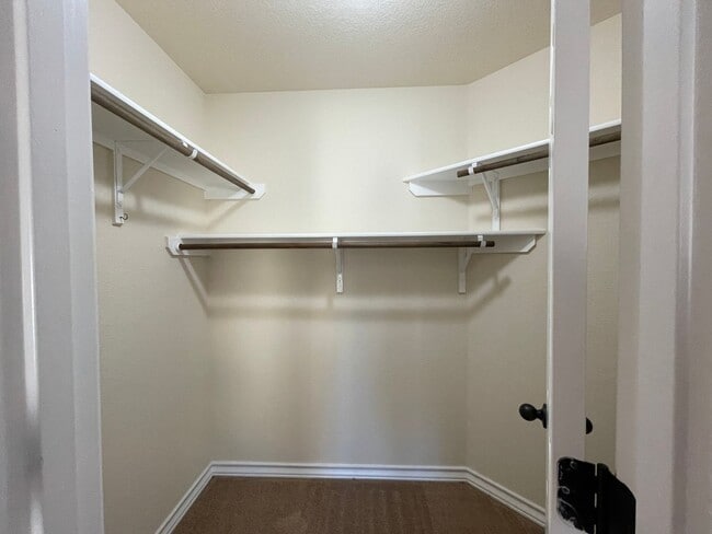 Building Photo - Town home for rent