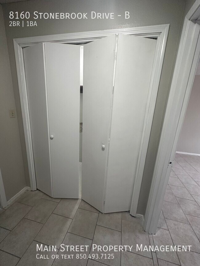 Building Photo - 8160 Stonebrook Drive #B
