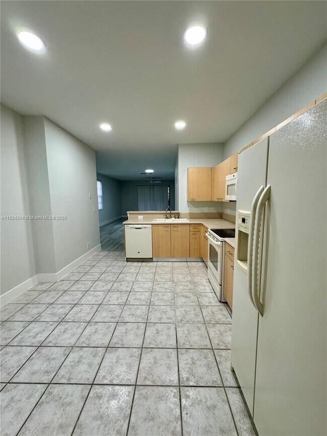 Building Photo - 3912 Tree Top Dr