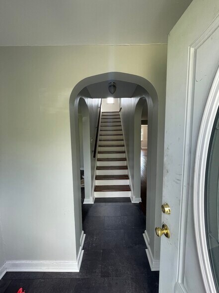 Entry - 1813 Clairton Rd