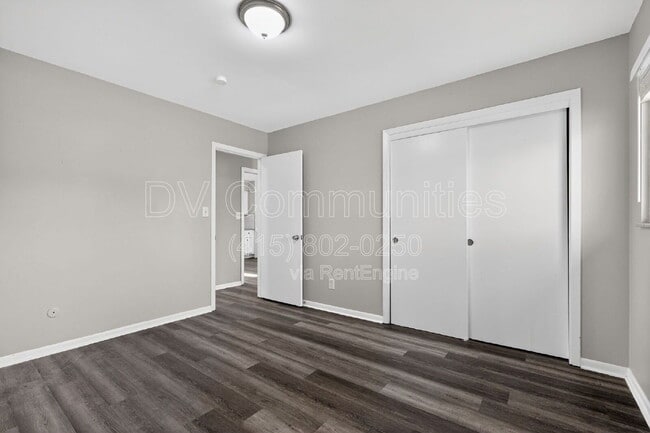 Building Photo - 4835 Almont Dr