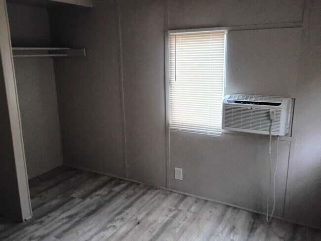 Building Photo - Home For Rent