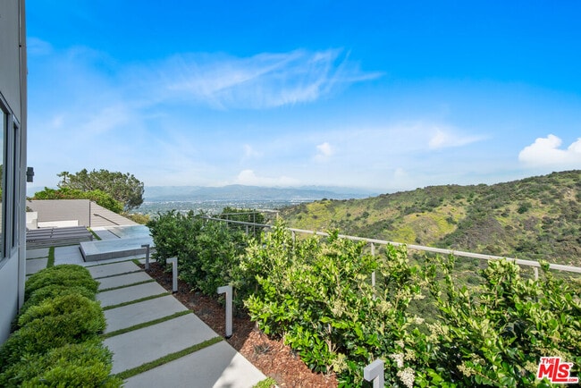 Building Photo - 3642 Beverly Ridge Dr