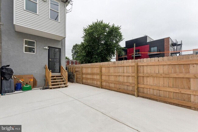 Building Photo - 807 N 42nd St
