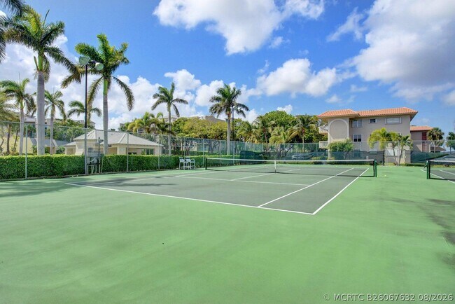 Building Photo - 11 Royal Palm Way