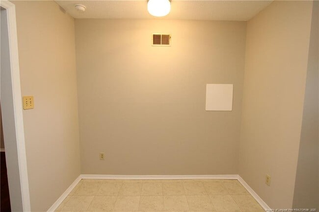 Building Photo - 3905 Lexington Dr