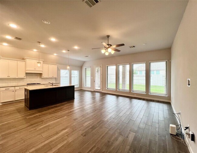 Building Photo - 5103 Walnut Grv Ln