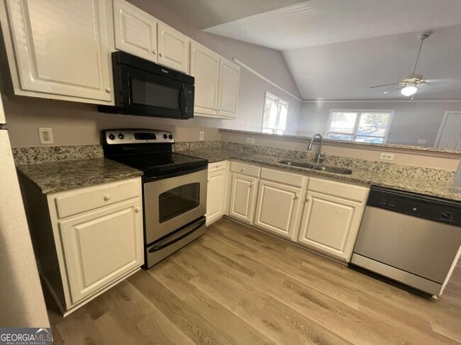 Building Photo - 100 Fair Oaks Dr