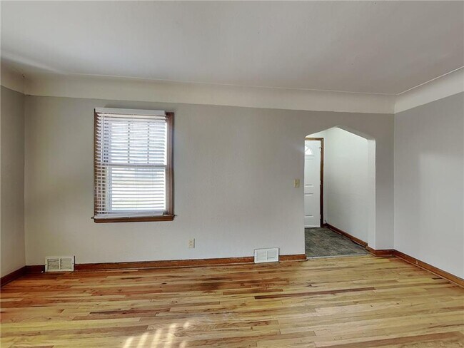 Building Photo - 5606 N Bryant Ave