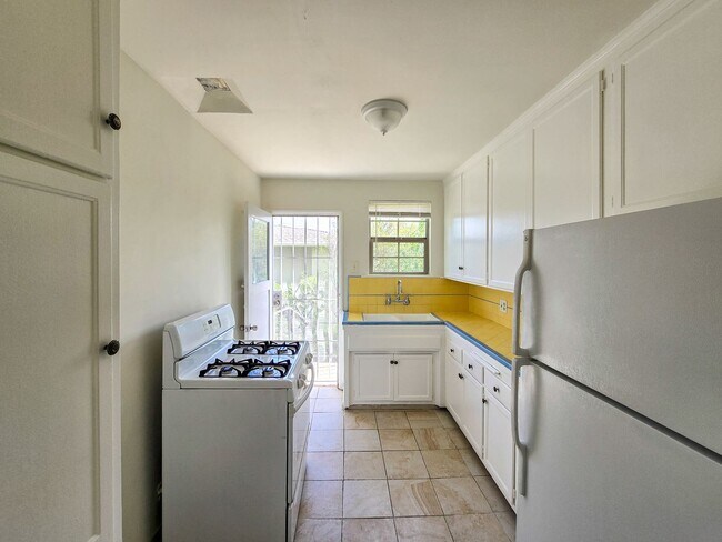 Building Photo - 310 N Florence St