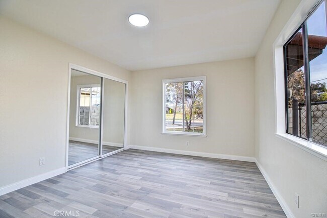 Building Photo - 17433 Sultana St