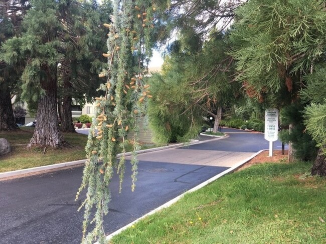 Building Photo - Rollin' on the River - Top Story Riverfront Condo