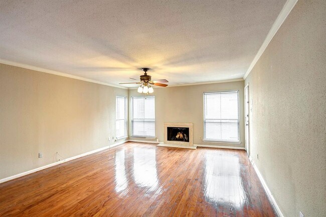 Building Photo - 3700 W Clay St