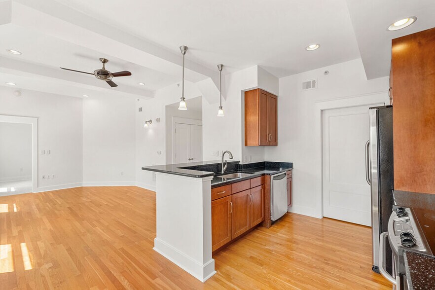 Building Photo - 531 S Gay St