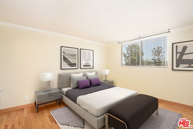 Building Photo - 100 S Doheny Dr