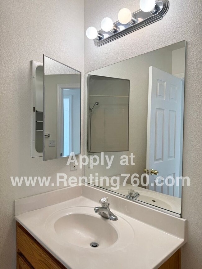 Building Photo - Spacious 4 Bed Home in Copper Hills Neighborhood!