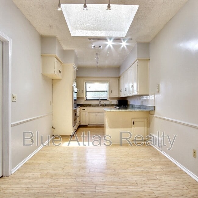 Building Photo - 5725 Ridgerock Ct