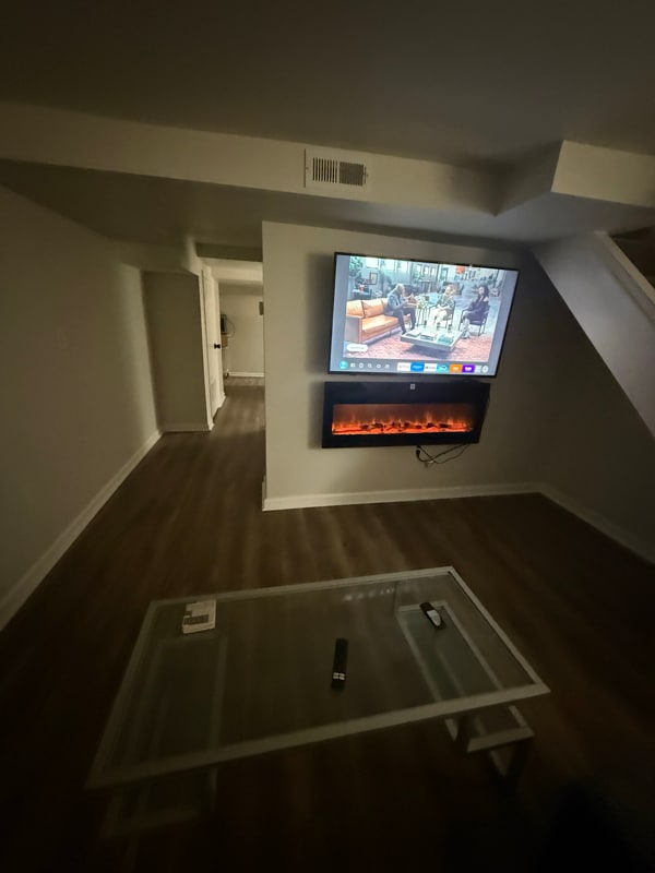 Building Photo - 1 Maple Ave