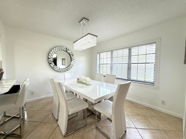 Building Photo - 152 Weybridge Cir