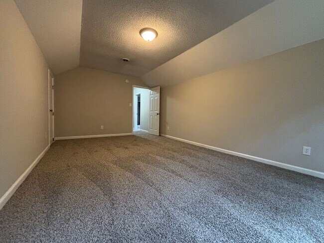 Building Photo - A Great Space on Pine Valley Court