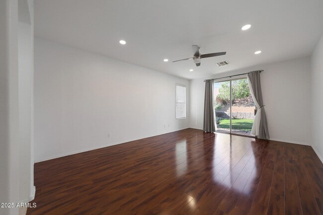 Building Photo - 1642 W Windsong Dr