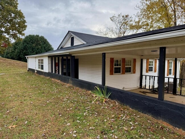 Building Photo - 11025-11107 107 Cutoff