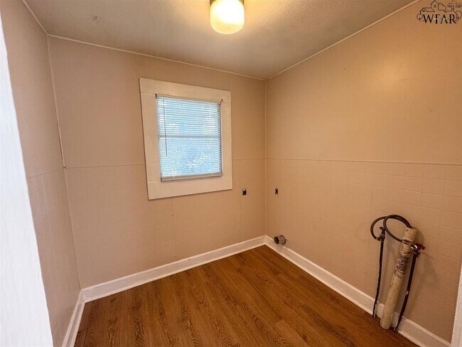 Building Photo - 1517 Blonde St