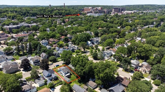 Building Photo - 3 Bedroom, 1 Bathroom Single-Family Home!