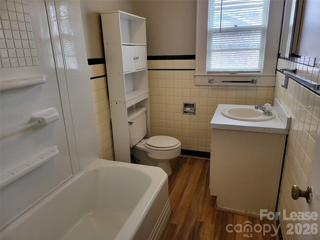 Building Photo - 1047 E Main St