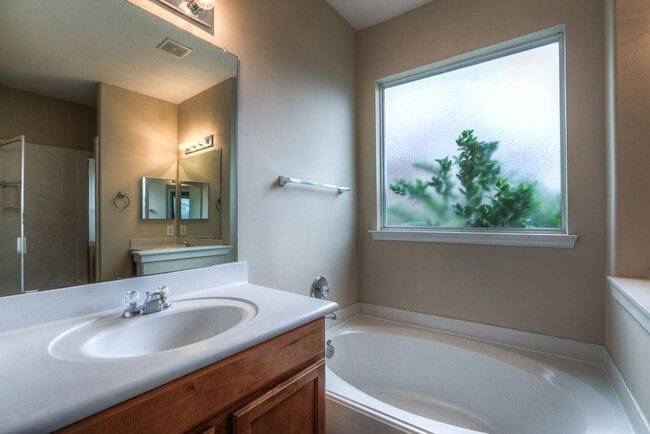 Building Photo - 16619 Whitaker Creek Dr